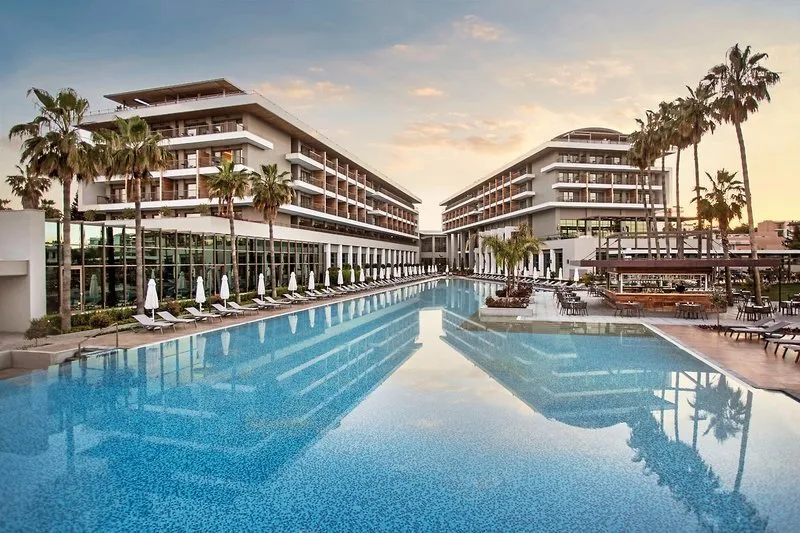 Acanthus Cennet Barut Collection