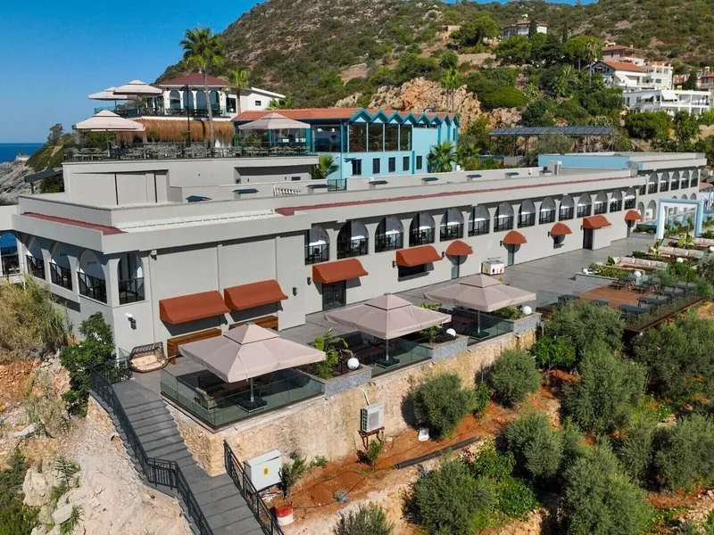 Panoramski pogled na hotel Ada Port ob obali