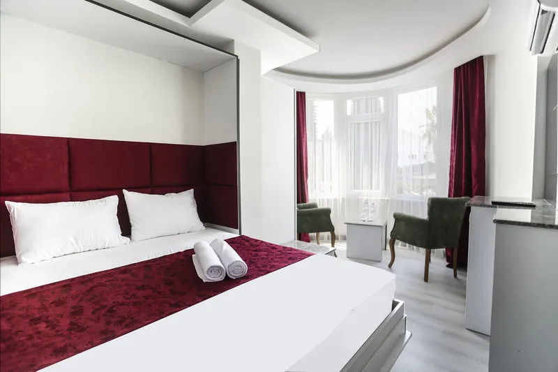 Moderna in svetla dvoposteljna soba