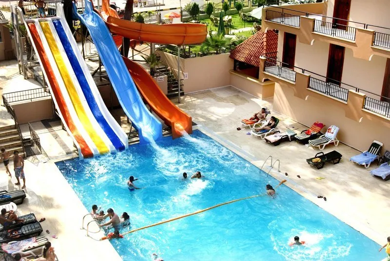 Vodni tobogani v Aleria Belport Beach Hotelu