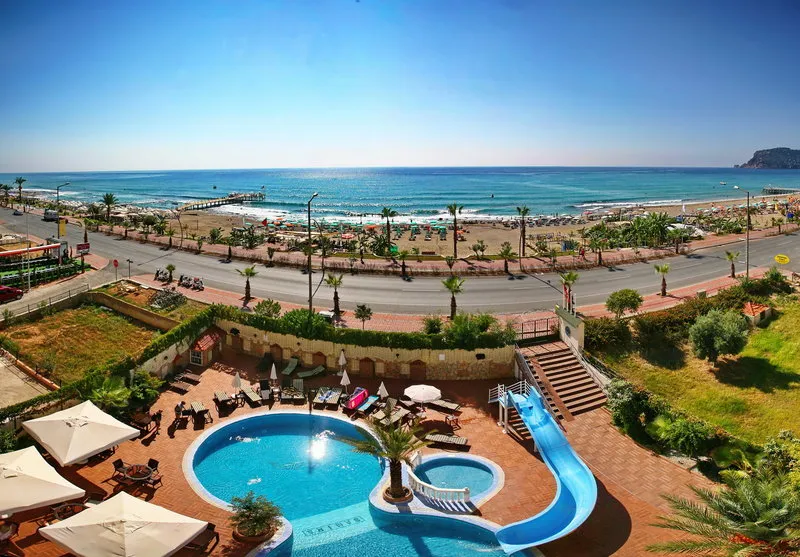 Pogled iz zraka na hotel Bella Bravo in bližino plaže