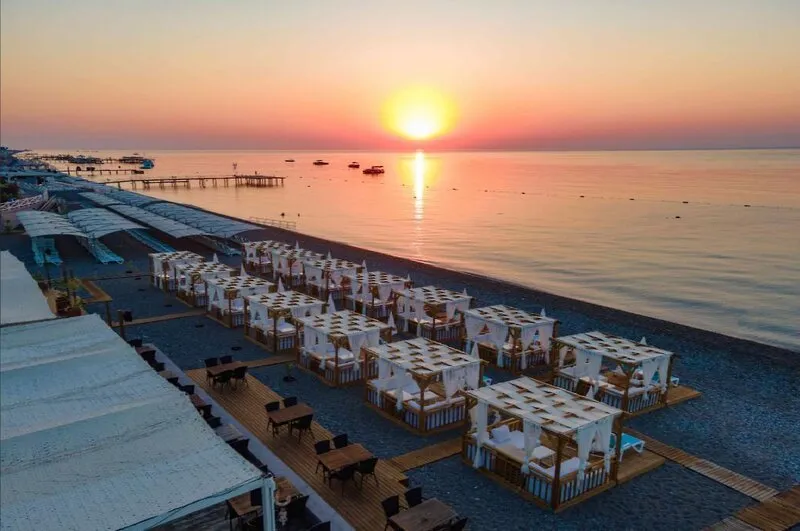 Čudovit sončni zahod na plaži hotela Club Marco Polo