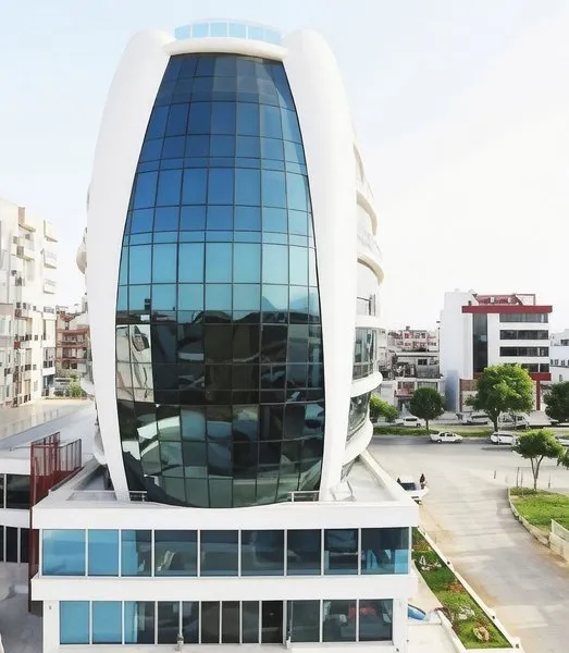 Edinstvena moderna arhitektura hotela Elips Royal