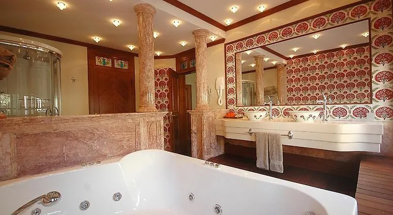 Luksuzna kopalnica z masažno kadjo v Eski Masal Hotelu