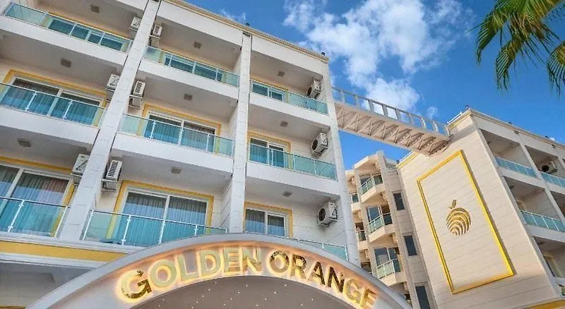 Moderna zunanjost hotela Golden Orange v Antalyi