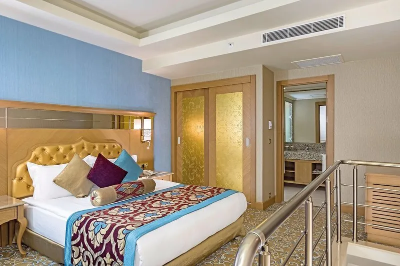 Dvoetažna Maisonette soba s stopnicami