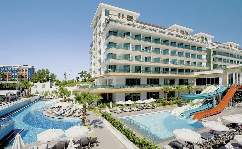 Zunanja restavracija s pogledom na morje