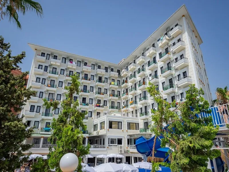 Zunanji bazen s toboganom in hotel Sun Fire Beach