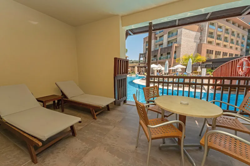 Terasa sobe z neposrednim dostopom do bazena v Lake House