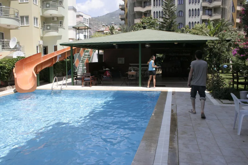 Bazen z vodnim toboganom za otroke