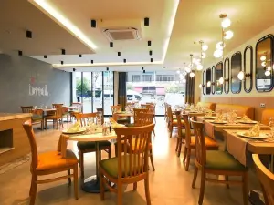 Old Town Point Hotel