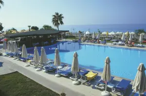 Senza Sunset Beach Hotel